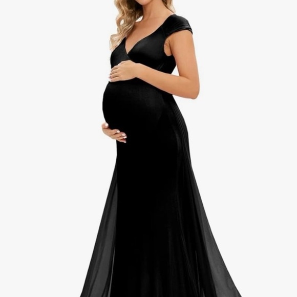 Black Maternity Fitted Gown with Long Chiffon Removable Train - Picture 1 of 6